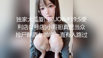  开档黑丝漂亮少妇 被大洋吊无套爆菊花 简单粗暴 抠着逼插着屁眼 爽的不要不要的