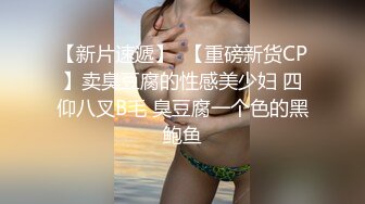 娇小身材颜值新人牙套美女露逼诱惑，揉捏贫乳翘起屁股掰穴，近距离特写毛毛浓密，拍打性感翘臀非常诱人