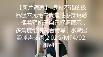 《极品CP魔手外购》坑神潜入某单位女厕实拍超多漂亮小姐姐方便，前后位逼脸同框，各种性感诱人毛毛逼 (13)