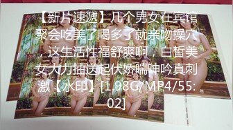  圆润美臀少妇居家夫妻激情啪啪，特写口交舔屌拨开内裤掰穴