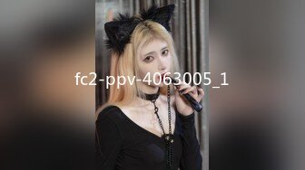 高颜值美腿美足苗条身材御姐被大鸡巴猛男无套干 把她搞得仙仙欲死 最后射到了玉足上